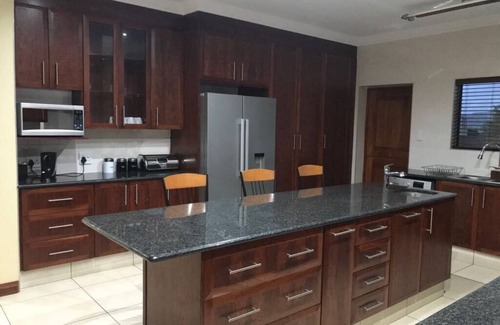Hartbeespoort House | Spacious villa in a tranquil estate on the shore of the famous Hartbeepoort dam