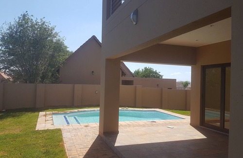 Hartbeespoort House | Spacious villa in a tranquil estate on the shore of the famous Hartbeepoort dam