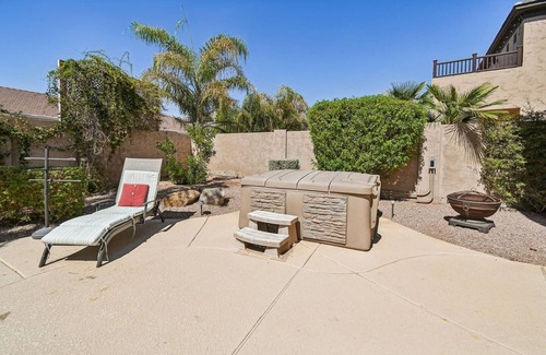 Arabian Crest Villa | Spacious Villa w/Heated Pool & Jacuzzi Sleeps 14