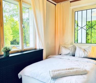 Floridsdorf Apartment | Spacious Villa with Garden near Danube For 16 Guests