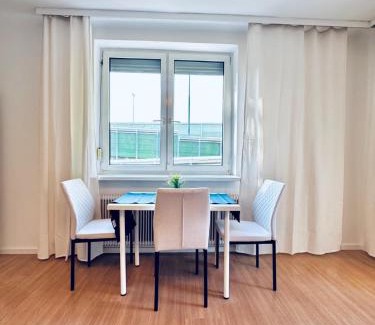 Floridsdorf Apartment | Spacious Villa with Garden near Danube For 16 Guests