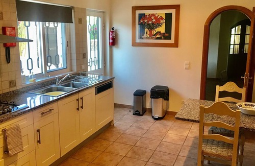 Almancil Villa | Spacious Villa with pool,sleeps 10/12 WiFi& Euro TV