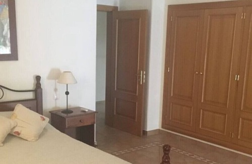 Almancil Villa | Spacious Villa with pool,sleeps 10/12 WiFi& Euro TV