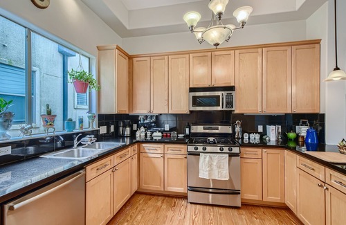 Montrose House | Spacious Vintage Townhome in The Heart of Houston!