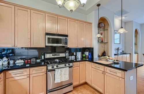 Montrose House | Spacious Vintage Townhome in The Heart of Houston!