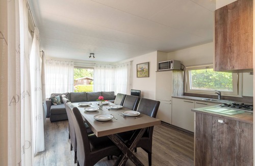 Kuinre Ski Chalet | Spacious waterfront chalet including a sloop