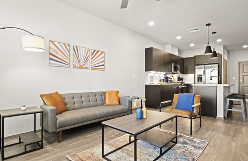 Glendale Sports and Entertainment District Apartment | Spacious Westgate CozySuites by stadium w/pool 2