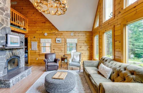Wilmington House | Spacious Wilmington Cabin Walk to Lake