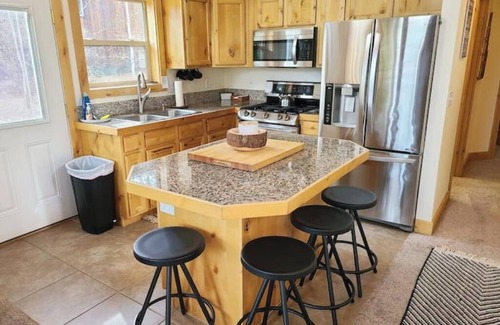 New Meadows Cabin | Spacious Wooded Getaway Cabin near McCallnn
