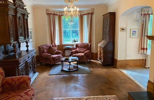 Farnham House | Spacious woodland retreat - Surrey Hills