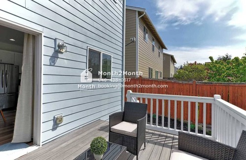 Bothell House | Spacious Workspace｜1st Floor Bdr｜Patio With Furniture｜Backyard For Dogs #41847