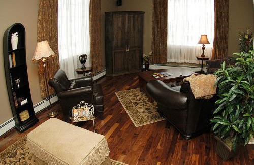 Sydney Cabin | Spanish Bay Inn, CANADA