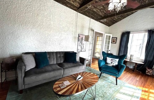 Kingston House | Spanish Beach Bungalow