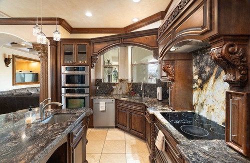 Laveen Village House | Spanish Castle - Huge yard+Basketball+Sleeps 25!