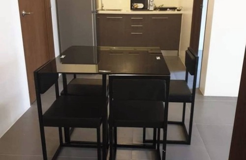 San Dionisio Condo | Spanish Condo with Hot shower 15 min from Airport