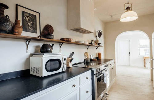 Croissant Park House | Spanish Home w/Designer Decor – Near Las Olas