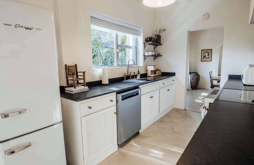 Croissant Park House | Spanish Home w/Designer Decor – Near Las Olas
