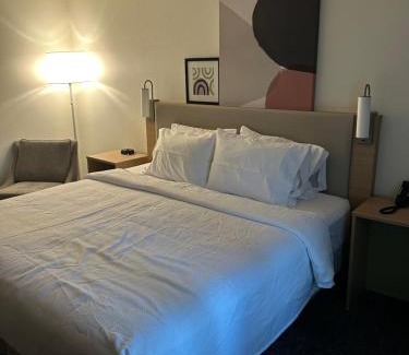 Dothan Hotel | Spark by Hilton Dothan
