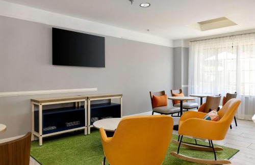Eden Hotel | Spark by Hilton Savannah Airport