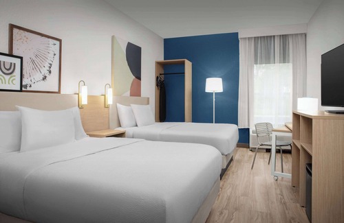 Tampa Hotel | Spark by Hilton Tampa Brandon