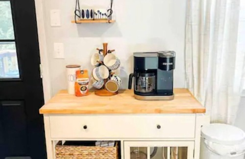 Geyser Crest House | Sparkling Clean Saratoga home near SPAC & Track Pets