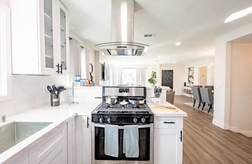 South San Gabriel House | Sparkling Pool! 5 Bedroom 3 Bath Plus Game Room