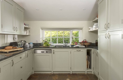 Rock Cottage | Sparnal Stitch and Annexe nestled in the trees, just moments from sandy beaches