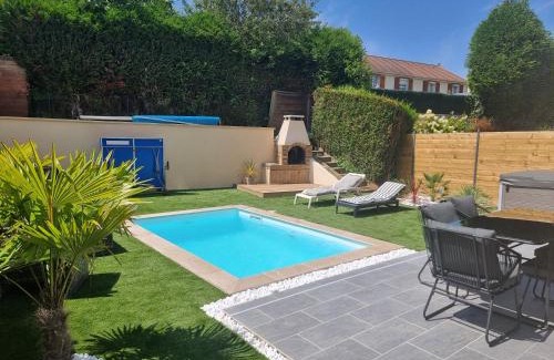Jouy-le-Moutier House | Spassionnement pool