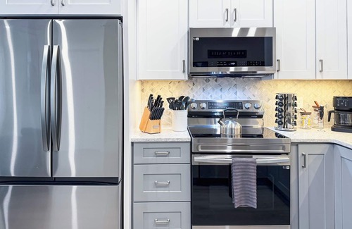 Portsmouth Apartment | Speakeasy Vibe ~ Luxe 1BR ~ <2min walk to MKT SQ