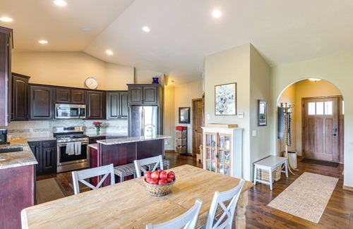 North Spearfish House | Spearfish Retreat w/Fireplace + Mountain Views!