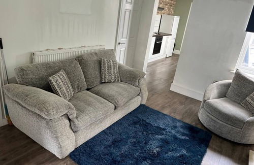 Cleethorpes Apartment | SPECIAL 5 Bedroom Whole House Brereton