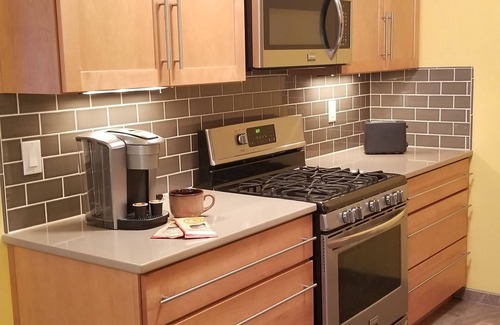 Nob Hill House | Special 50% off-Knobhill/UNM 2BR Hottub Retreat