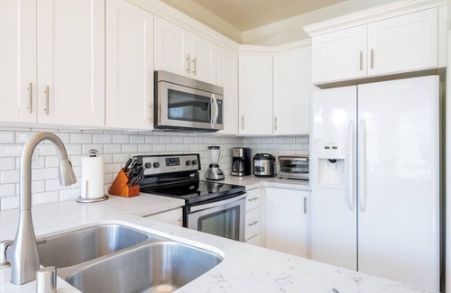 Crown Point House | Special! Luxury Family Townhome Walk to Beach BBQ Garage Crib