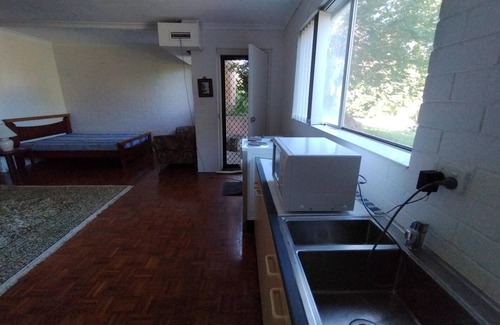 Garran Apartment | Specious studio next to the Canberra Hospital