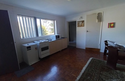 Garran Apartment | Specious studio next to the Canberra Hospital