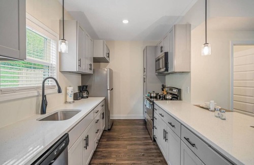 Clarksville Apartment | Spectacular 2bd/2.5bth I Properties by Preston