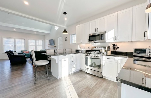 Arundel Cottage | Spectacular 3 Bdrm Cottage in Private Resort