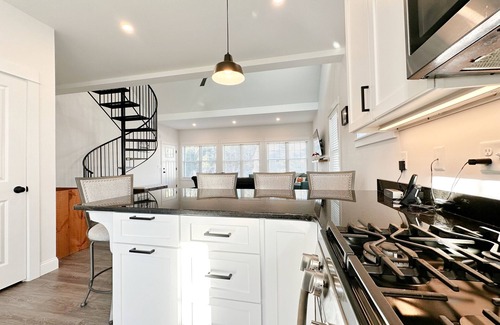 Arundel Cottage | Spectacular 3 Bdrm Cottage in Private Resort
