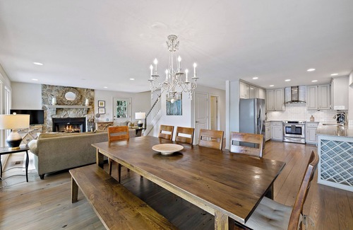 Lake Oconee House | Spectacular 4 BR lakefront home, Private Deep Water Dock on Peninsula