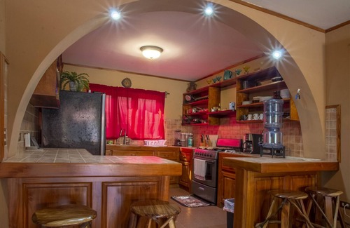 Villas Xihu House | Spectacular 4/5 Bedroom 3.5 Bath 15 Minute walk to the Beach - Sleeps 15 - Pool!