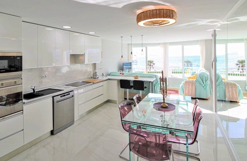 Benidorm Apartment | Spectacular 5 Stars front the beach Unforgettable sunsets listening to the waves