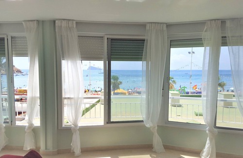 Benidorm House | Spectacular 5 Stars front the beach Unforgettable sunsets listening to the waves