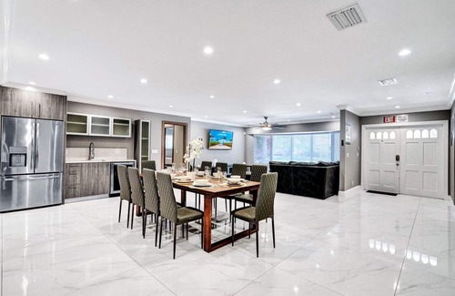 South Lake Villa | Spectacular 5BR/5BA Villa in Hollywood Lakes