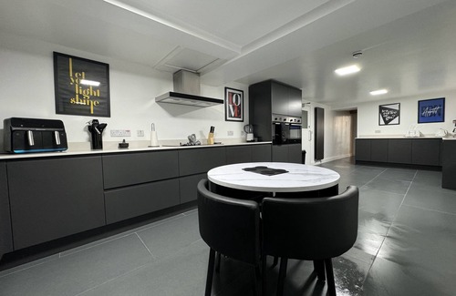 Bude House | Spectacular beach front luxury house, sleeps 22+nn