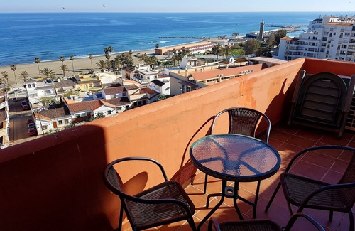 Estepona Apartment | Spectacular bird´s-eye view from the top apartment to the Mediterranean Sea