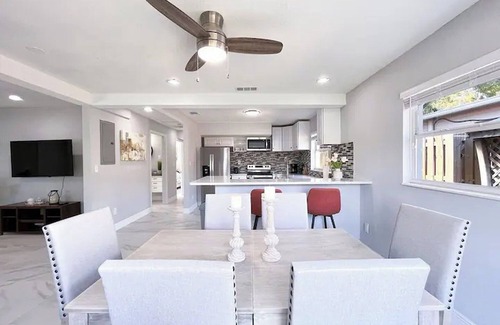 Port Tampa City House | Spectacular house near the beach 4BD/2BAn