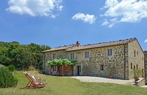 Castiglione d'Orcia House | SPECTACULAR Nature Oasis Farmhouse w/Hilltop Panoramic Views, Saltwater Pool