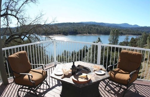 Oak Shores House | Spectacular Lake Nacimiento Waterfront Home with Private Dock.