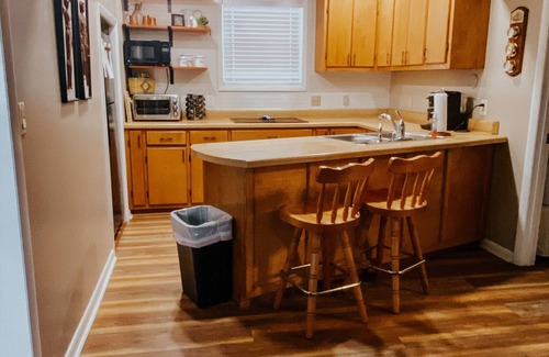 Langston House | Spectacular Lake Views, Bright & Cozy Interior, Great Fishing