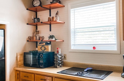 Langston House | Spectacular Lake Views, Bright & Cozy Interior, Great Fishing